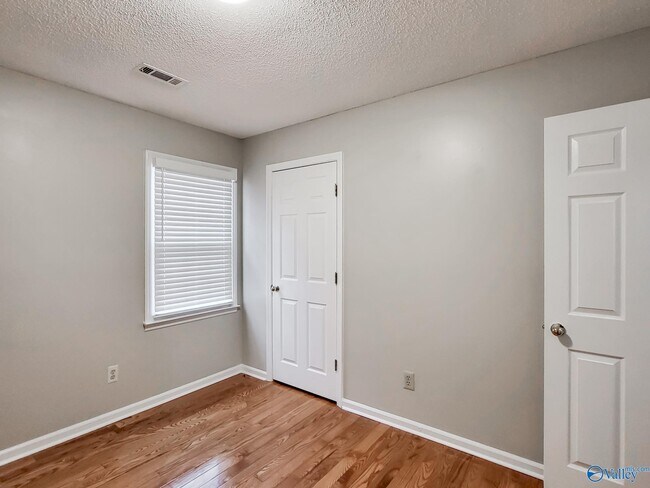 Building Photo - 116 Portal Ln