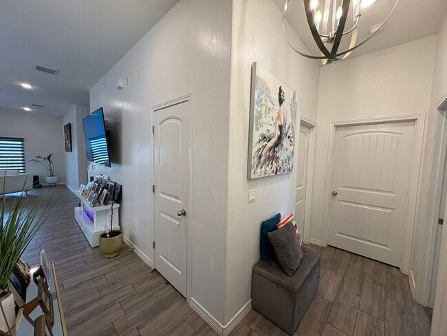 Building Photo - FAR EASTSIDE HOME FOR RENT