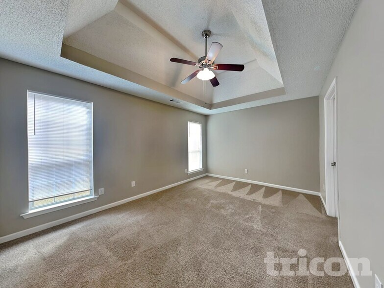 Building Photo - 427 Gresham Dr