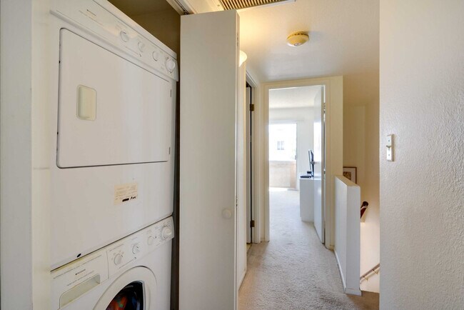 Building Photo - 445 S Desert Palm
