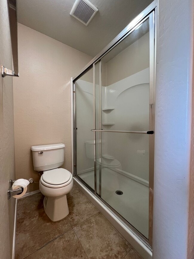 Building Photo - Ray & Signal Butte 4 Bedroom + loft/den