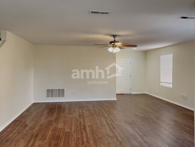 Building Photo - 861 Stagecoach Dr