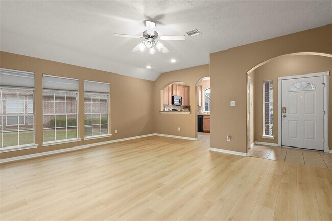 Building Photo - 1602 Village Townhome Dr
