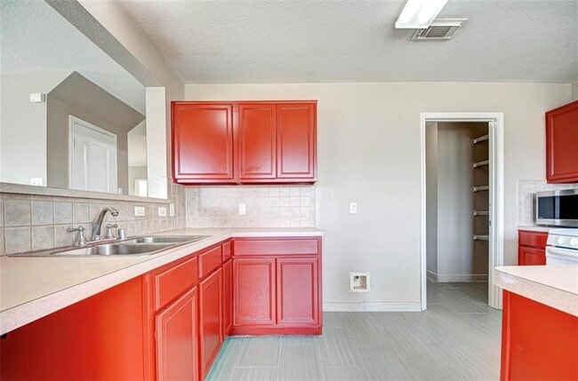 Building Photo - 9102 Kendale Dr