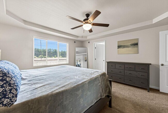 Building Photo - Fully Furnished 5-Bedroom Horizon Pointe H...