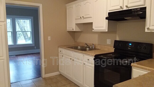 Building Photo - 104 Walker Ave