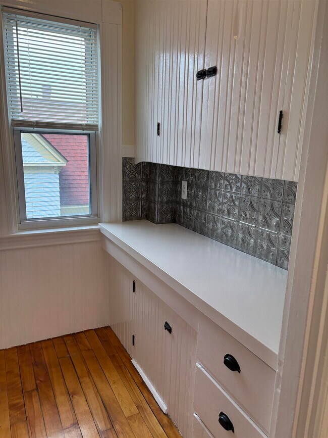 Building Photo - 92 Ashland St