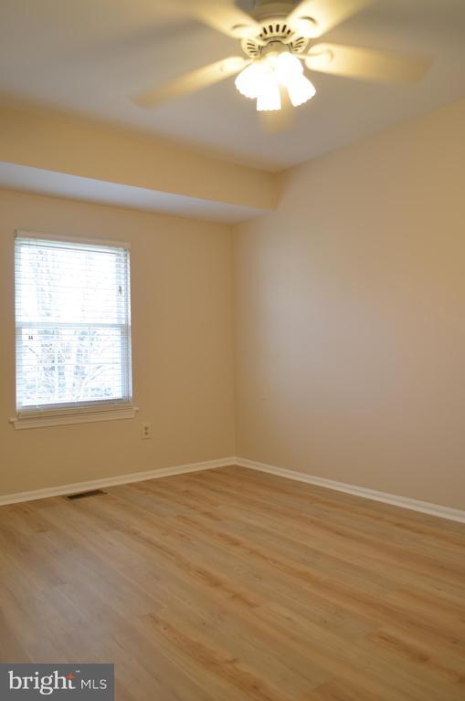 Building Photo - 13 Stanwyck Ct