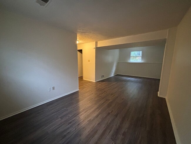 Building Photo - 3 Bedroom Townhouse in South Park