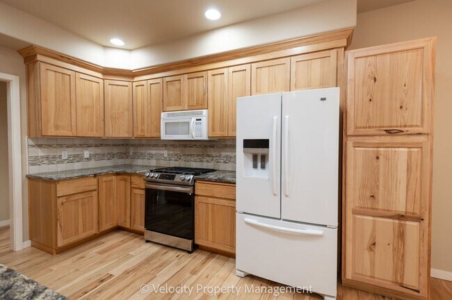 Building Photo - Single Level Home Near Rivers Edge Golf Course!