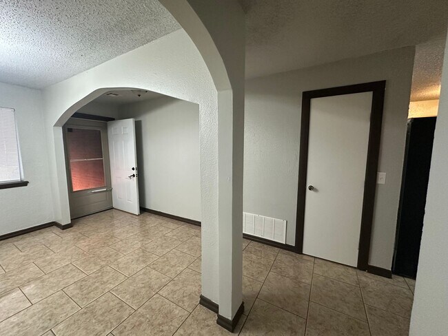 Building Photo - 900 Flamingo Ave