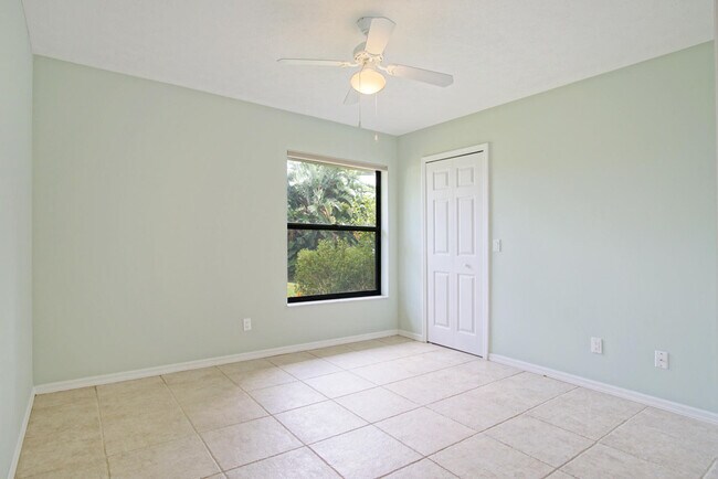 Building Photo - 1273 SW Albenga Ave