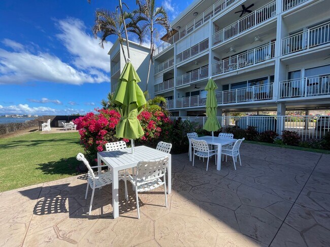 Building Photo - Lahaina Roads Oceanfront One Bedroom