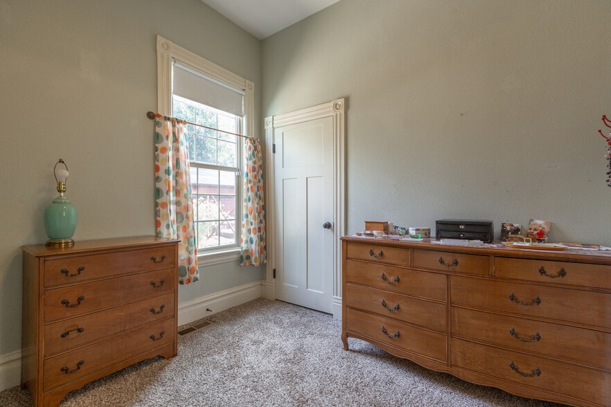 Building Photo - 3410 Q St