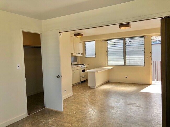 Building Photo - Lusitana Hale- 1 Bdrm, 1 Bath, and 1 Covered Parking with utilities included!