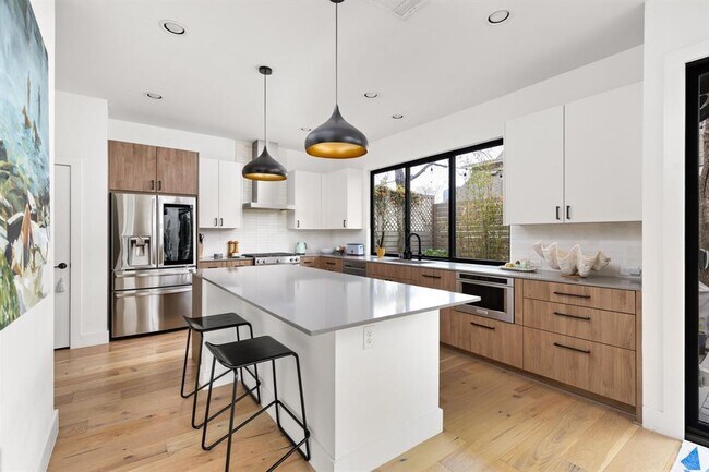 Building Photo - 1502 Waller St