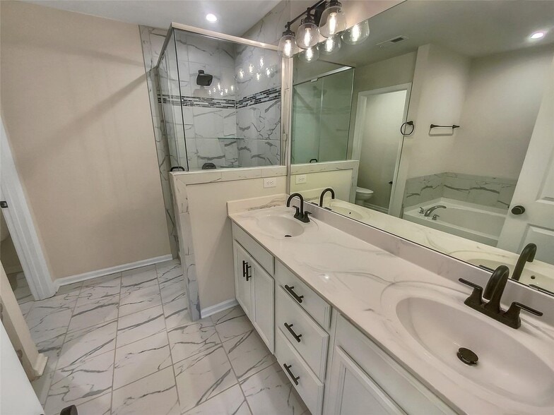 Building Photo - 11052 Chalkbark Ln