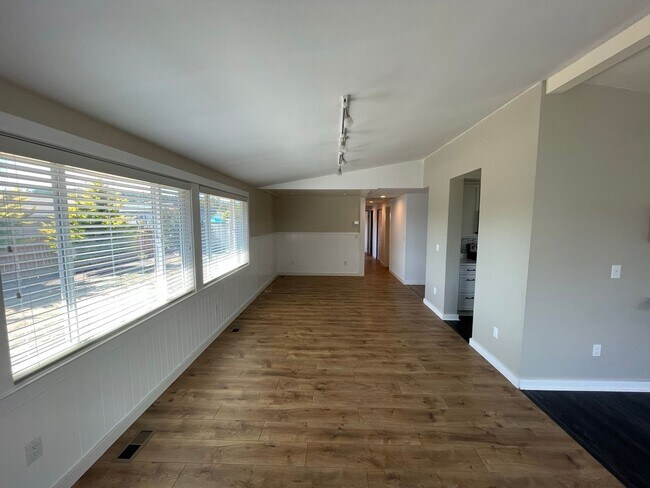 Building Photo - 5311 Kingsway