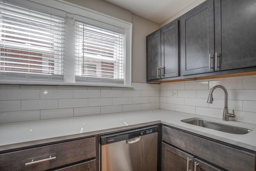 Building Photo - 5644 Chippewa St
