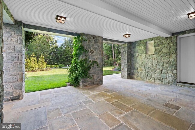 Building Photo - 5600 Brite Dr