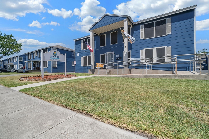 Building Photo - Driftwood Apartments