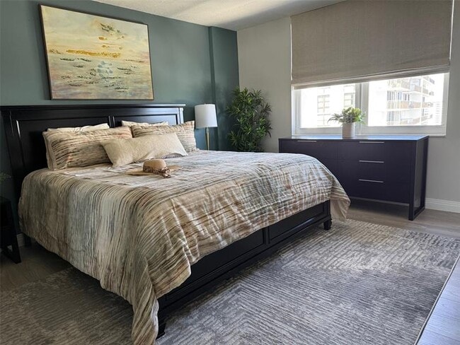 Building Photo - 3015 N Ocean Blvd