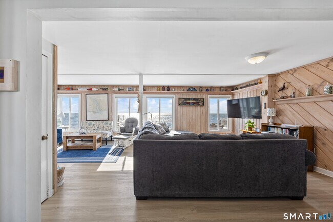 Building Photo - 33 Beach Rd W