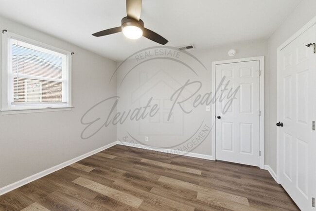 Building Photo - Two Bedroom Ranch Duplex in Hermitage with Updates and on Special!