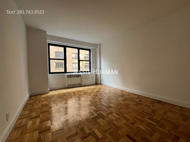 Building Photo - 340 E 74th St