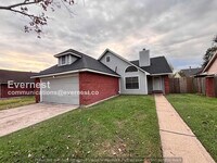 Building Photo - 3 Bed, 2 Bath Home with Fenced Yard & Garage / Pet-Friendly /Now Available!