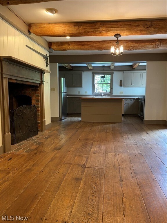 Building Photo - 10 Maple Ln