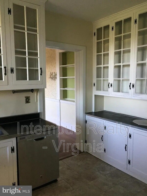 Building Photo - 7296 Fenton Farm Ln