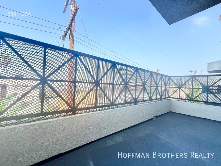 Building Photo - 945 Serrano Ave