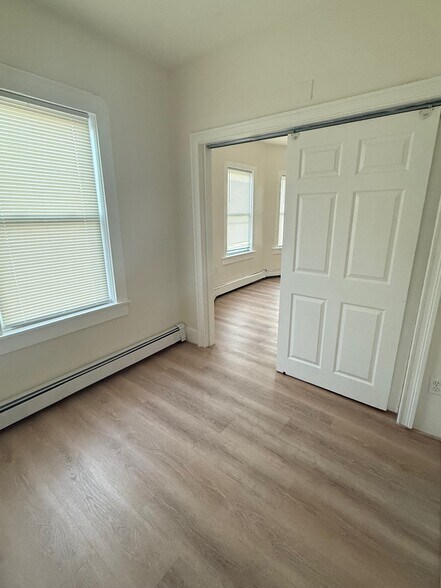 Building Photo - 37 Standish St