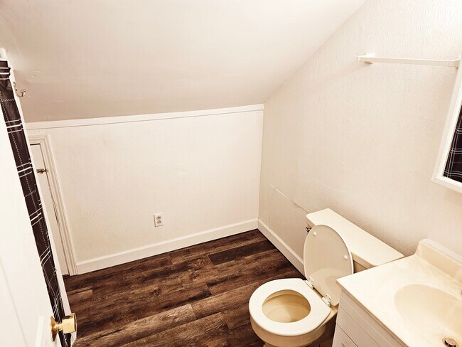 2nd floor bathroom - 1929 Sherman Blvd