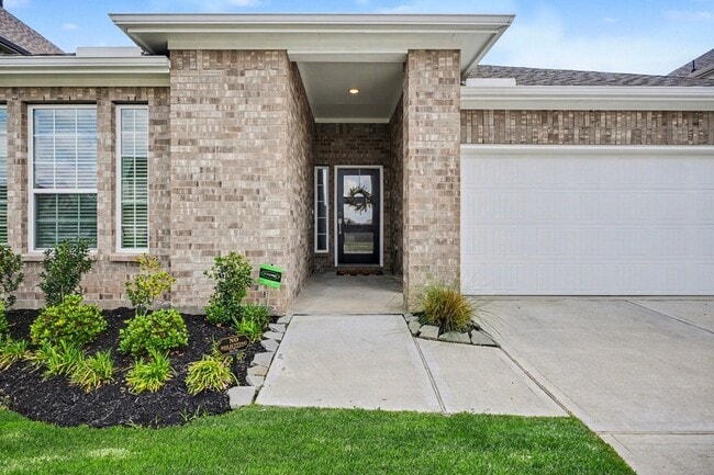 Building Photo - 2214 Lierna Dr