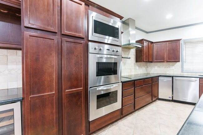 Building Photo - Spacious 3-Bedroom in Gated Community