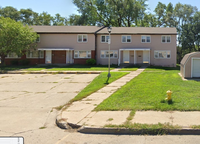Primary Photo - $1100 3 Bed 1 Bath Townhome