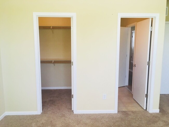 Building Photo - Capital Village 2 Bed, 2 Bath 1065 sft., H...