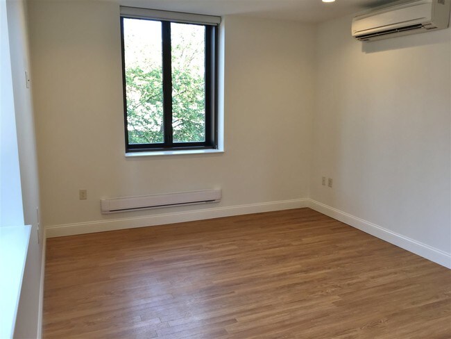Building Photo - 875 Elm St