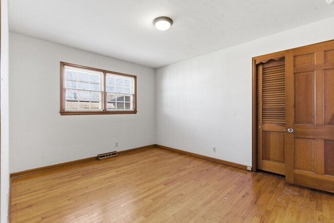 Building Photo - 2308 S Hampton Ave