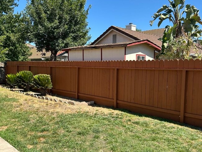 Building Photo - 1502 Barnum Ct