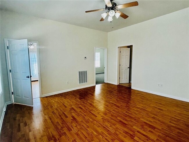 Building Photo - 9 Victory St