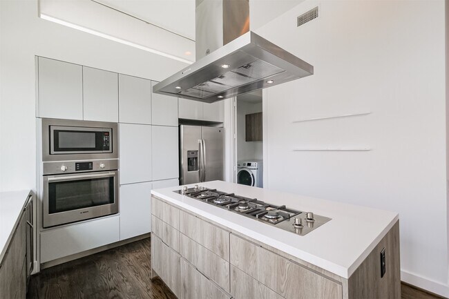 Building Photo - 1157 W 18th St