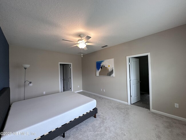 Building Photo - 3960 Cloverdale Ct