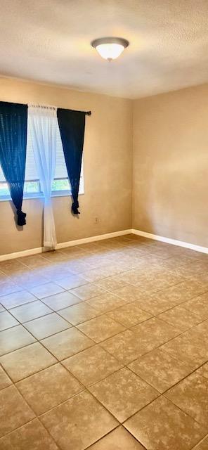 Building Photo - 4184 Mt Vernon Ave