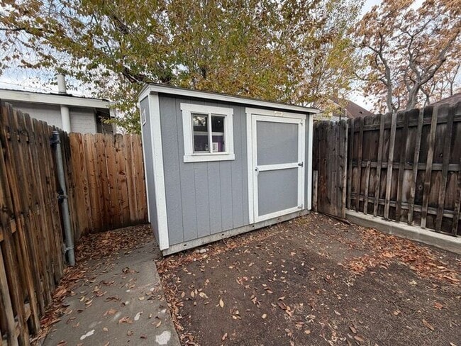 Building Photo - MOVE IN SPECIAL!! DEPOSIT MOVES YOU IN!!!