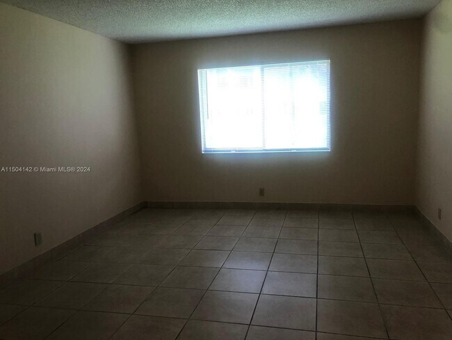 Building Photo - 16531 Blatt Blvd