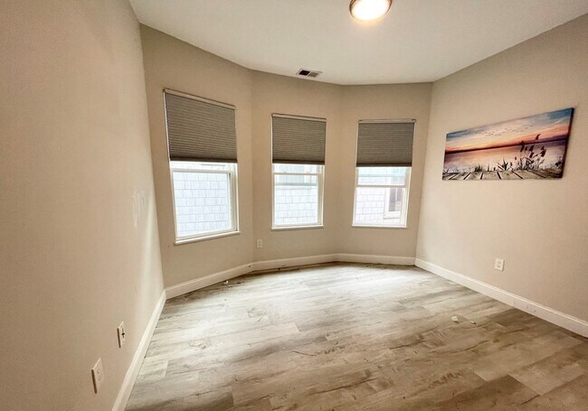 Building Photo - 113 Hillside St