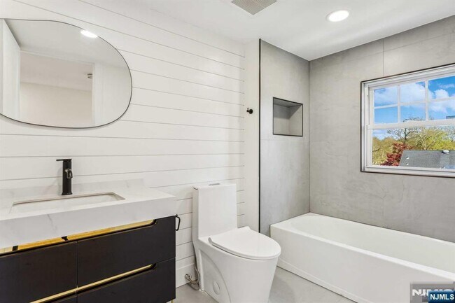 Building Photo - 648 East St